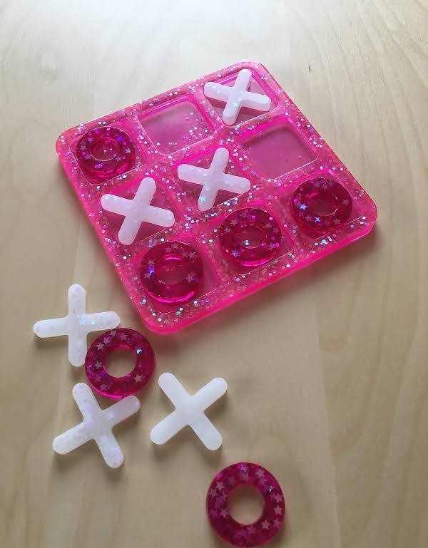 Tic tac toe set